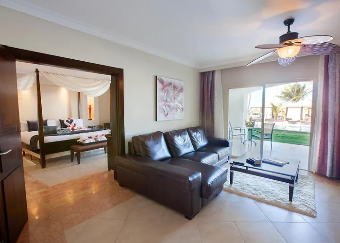 Elegance Pool Side King Suite Adults only